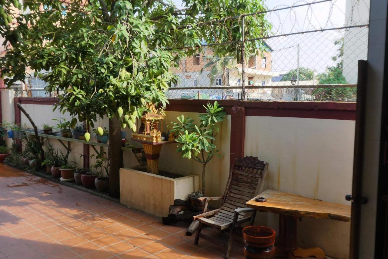 139 Guest House Phnom-Penh Buitenkant foto